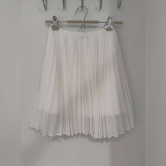 Babaton Mini Pleated Skirt - Picture 1 of 3